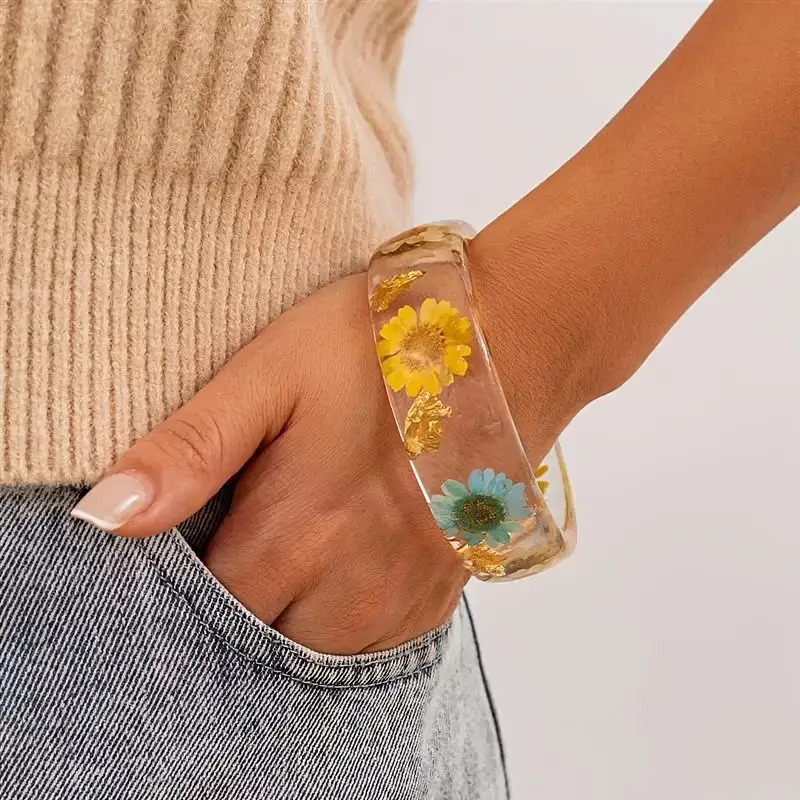Women's Vintage Bohemian Style Dried Flower Resin Bracelet